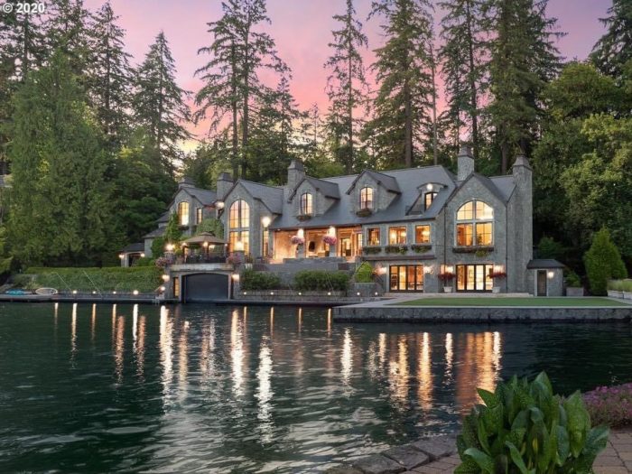 Beautiful lake house! Don’t mind if I do