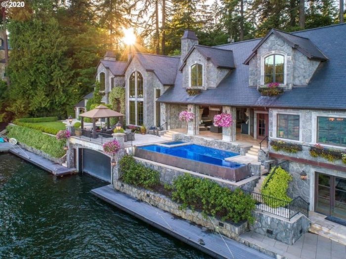 Beautiful lake house! Don’t mind if I do